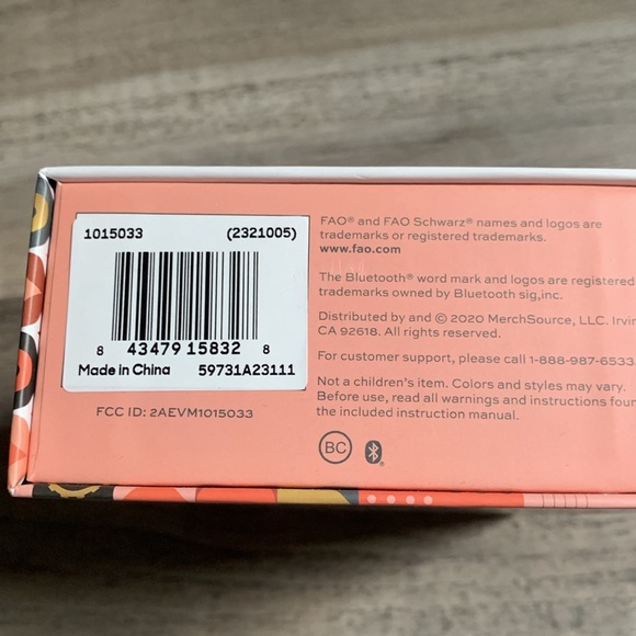 F.A.O Schwarz Music Love Earbuds. - Picture 2 of 9